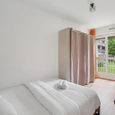 Duplex Apartment Downtown With Parking Cergy Exterior photo
