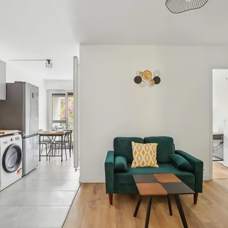 Duplex Apartment Downtown With Parking Cergy Exterior photo