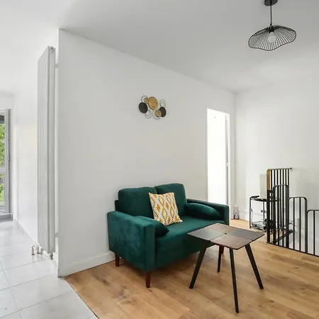 Duplex Apartment Downtown With Parking Cergy Exterior photo