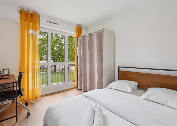 Duplex Apartment Downtown With Parking