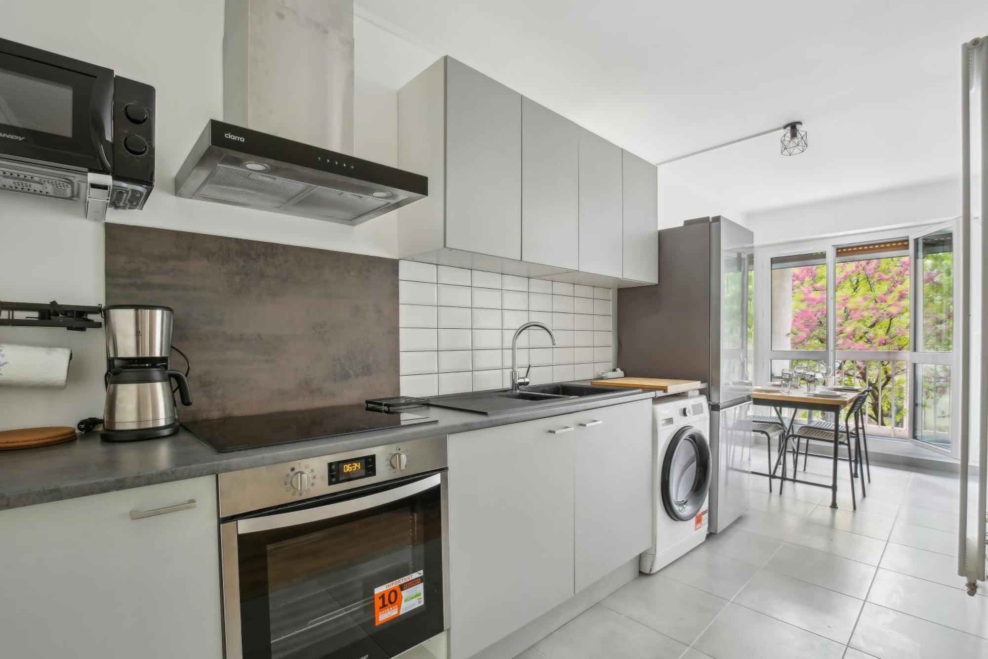 Duplex Downtown With Parking Cergy